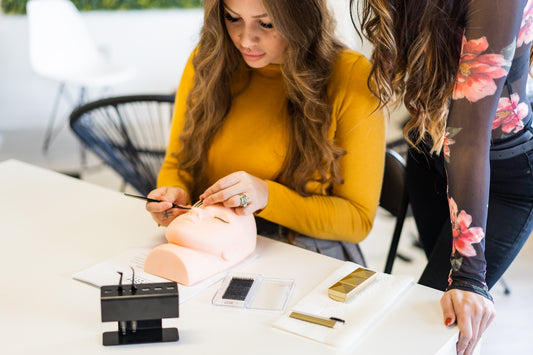 The Ultimate Classic Lash Course (+ Wet Lash + Premade Volume Application)